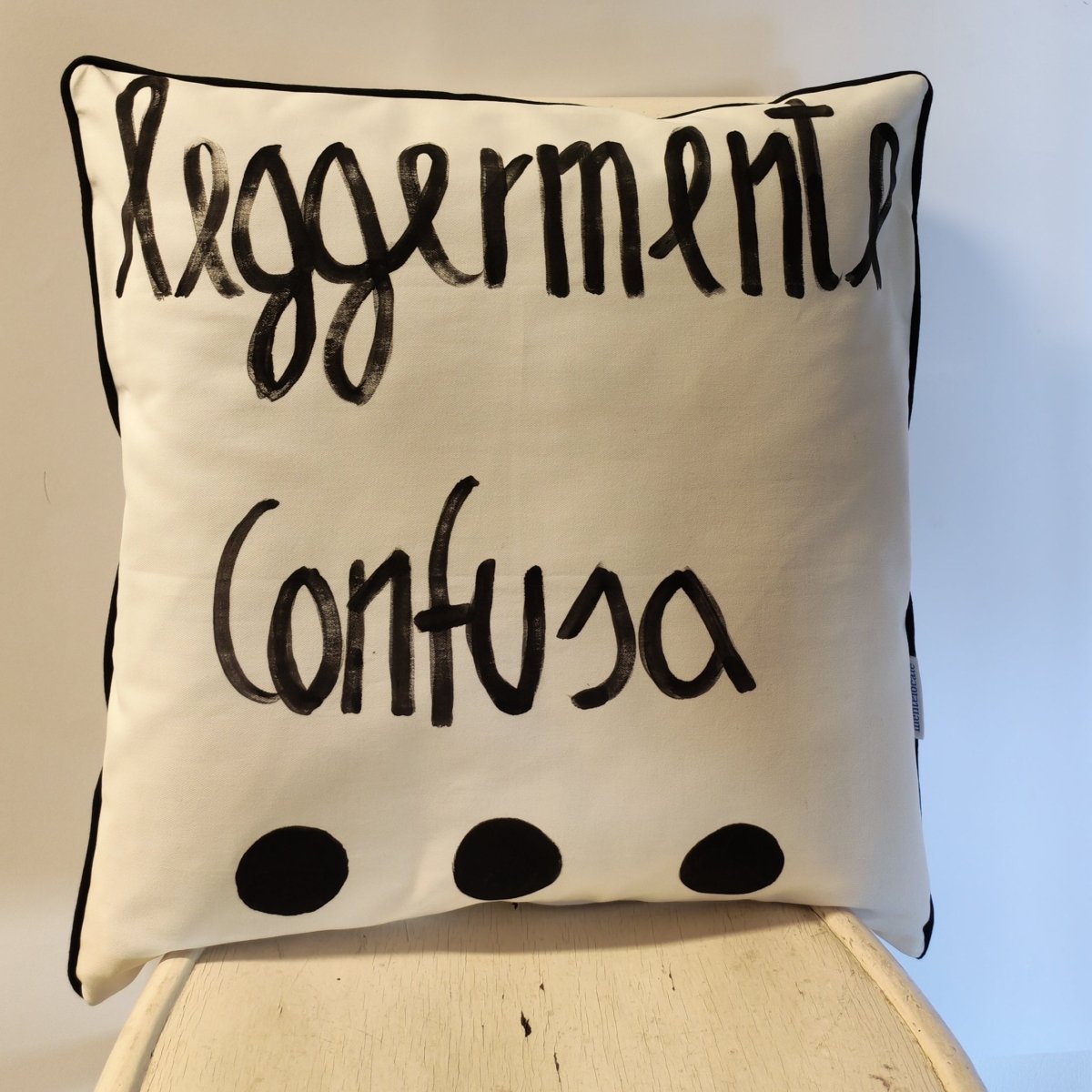 CUSCINO GRANDE LEGGERMENTE CONFUSA - Mentelocale